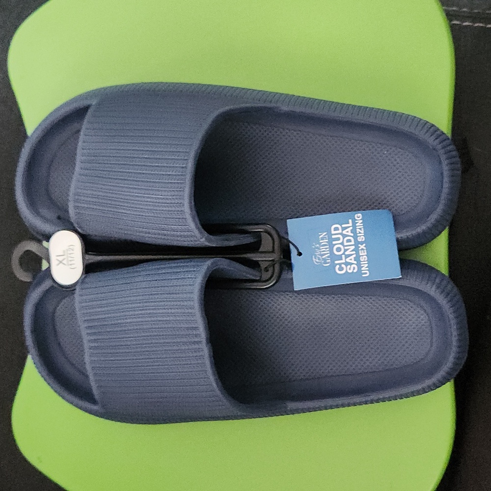 Unisex Erin's Garden cloud slide sandals